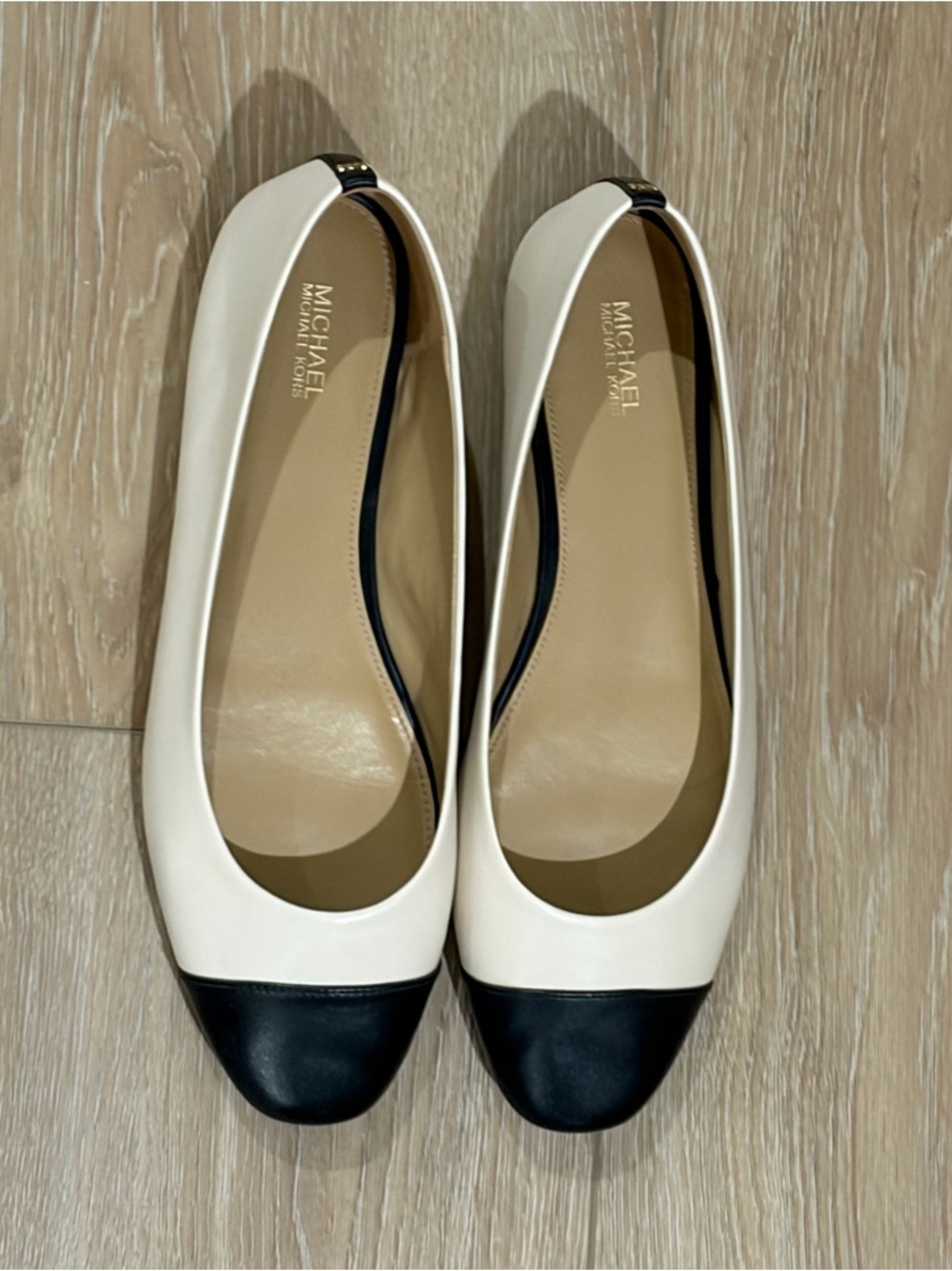 NEVER WORN - Michael Kors Cream and Black Leather Ballet Flats - Size 10